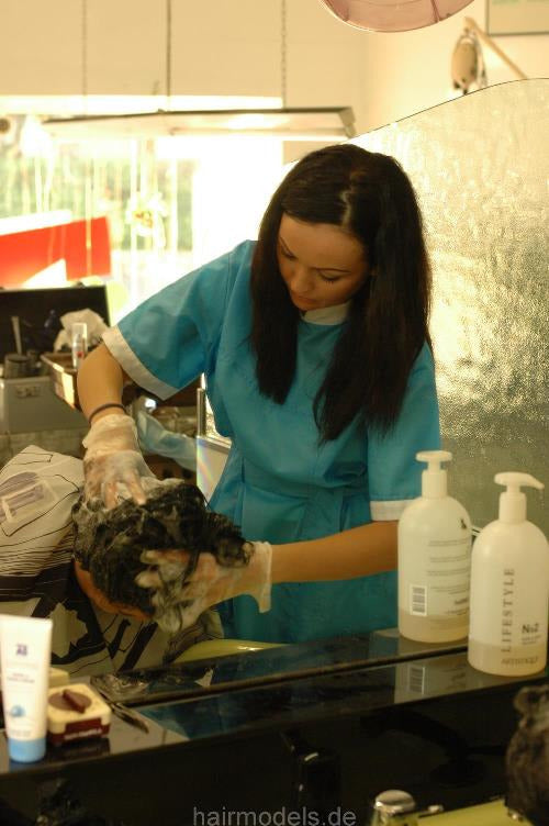 878 Vera shampooing by IrinaM forwardwash in gloves and RSK dederon