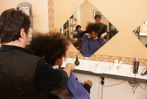 816 Lilly Afro in Barbershop Recklinghausen 110 stills for download