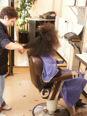 816 Lilly Afro in Barbershop Recklinghausen 110 stills for download