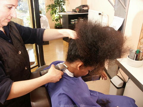 816 Lilly Afro in Barbershop Recklinghausen 110 stills for download