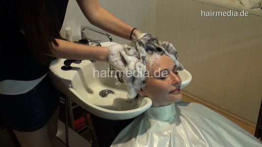 362 rubber cape Maya by Akteja backward shampoo