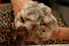 Load image into Gallery viewer, 7089 darkblonde 1 forward wash salon shampooing in tiger cape