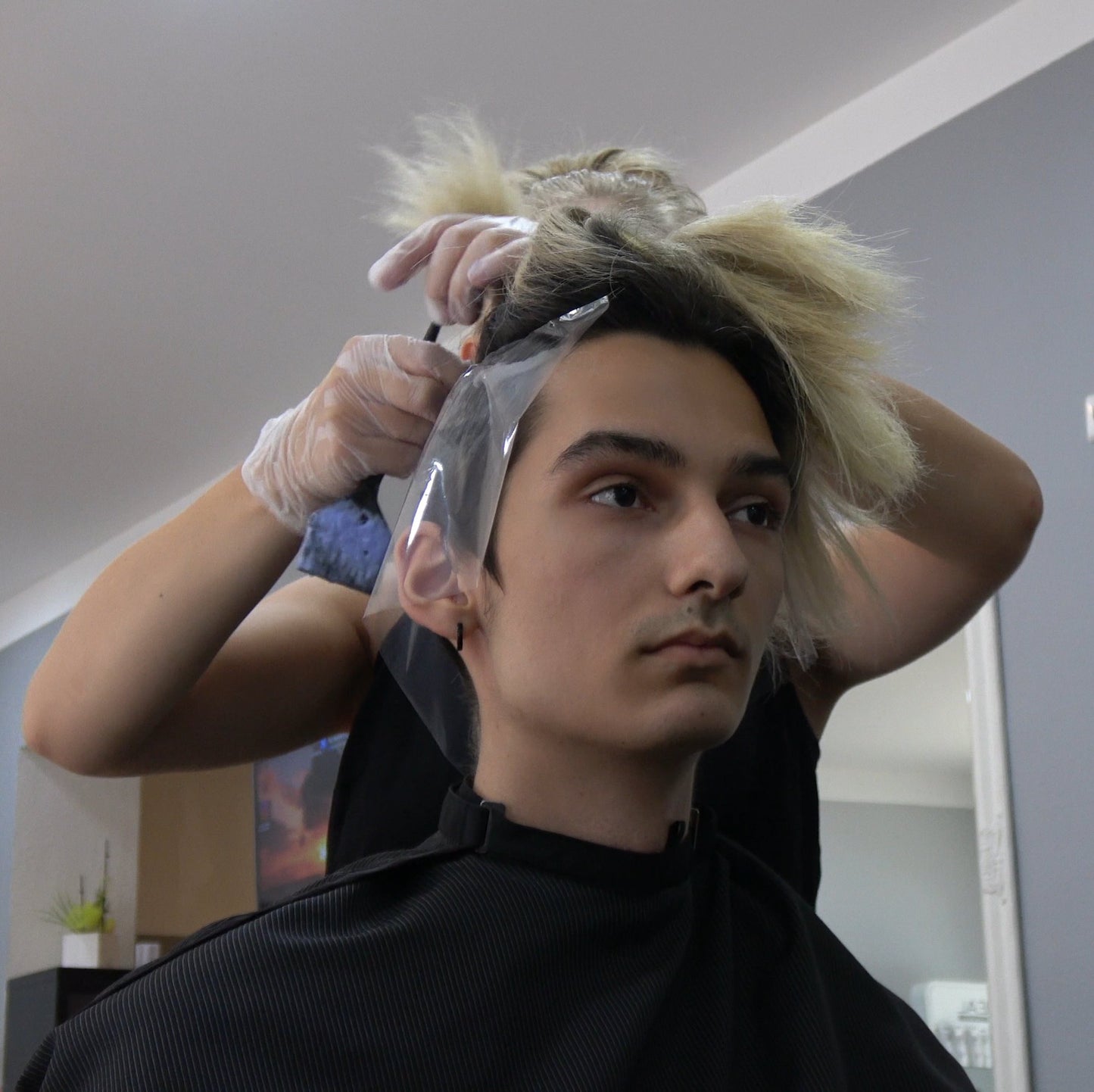 2008 s1811 1 coloring a young man bleaching