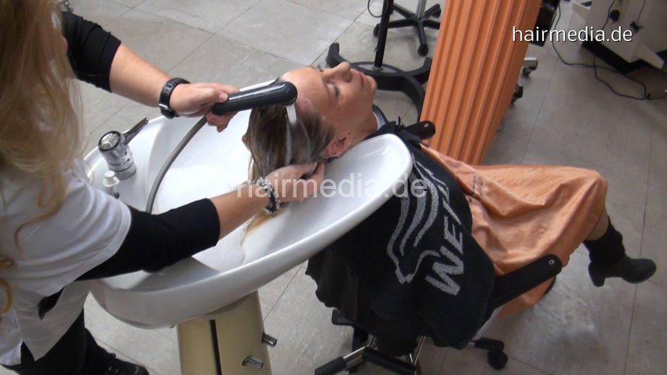 6174 SandraS 1 backward shampoo