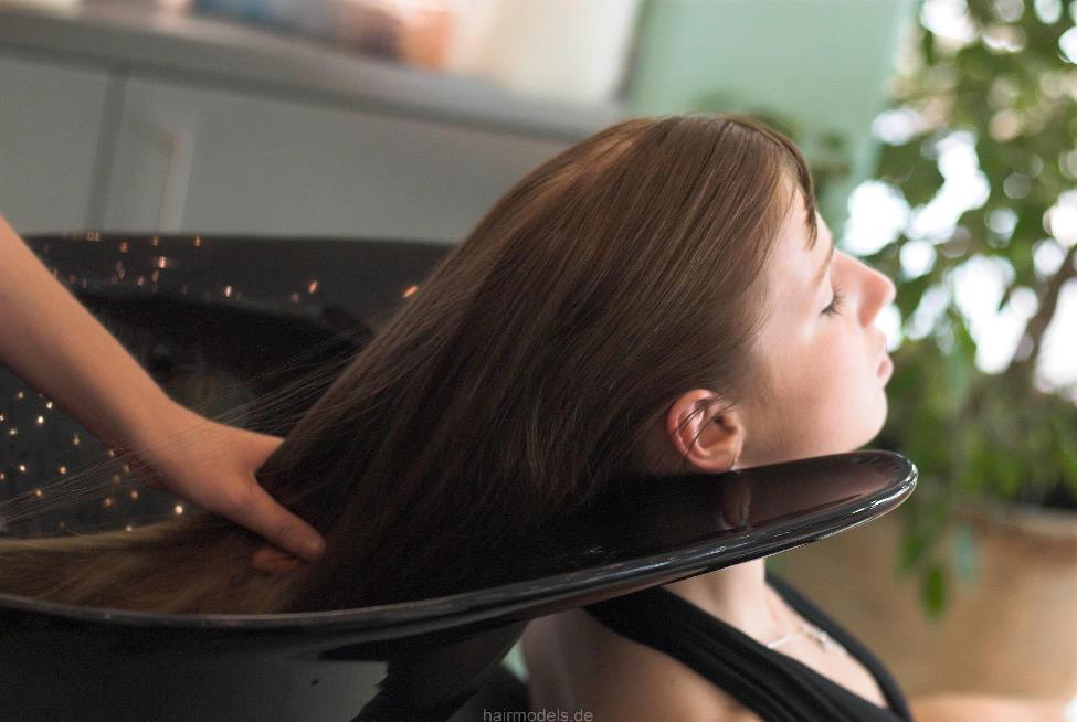 324 Petra and Vera salon backward shampooing hairwash complete