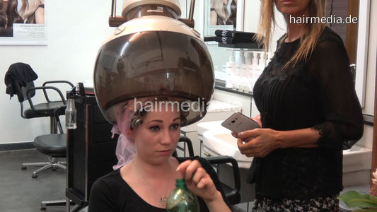 9084 TamaraA and RebekkaA wet set vintage hairsalon