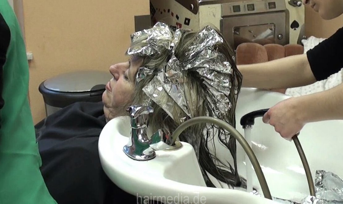7024 07 strand backward hair shampooing