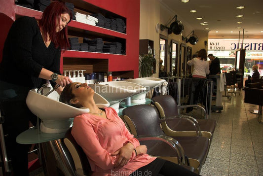356 Barberette Aisha XXL curly hair backward richlather shampooing in her salon by colleauge