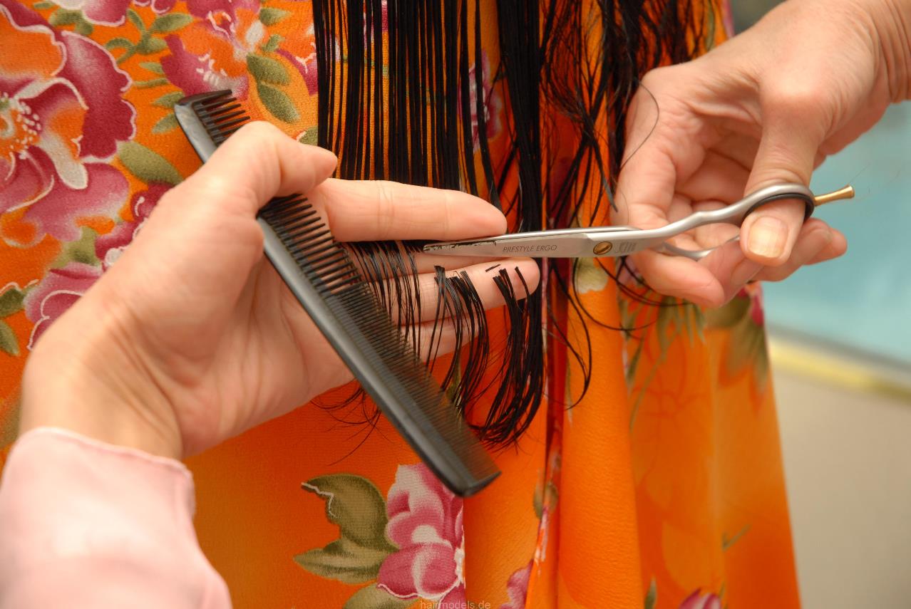 880 MarikaN haircut,