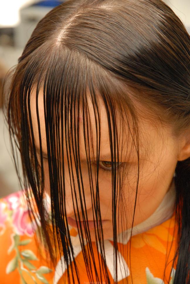 880 MarikaN haircut,