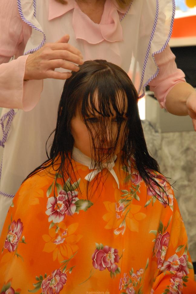 880 MarikaN haircut,