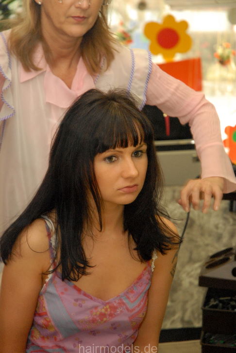 880 MarikaN haircut,
