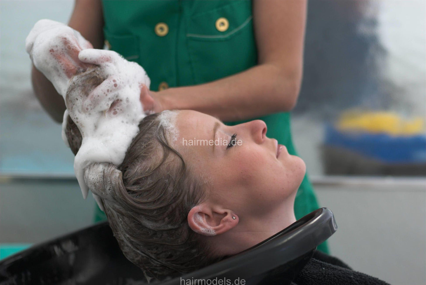683 SusanneS shampooing long blond hair by LauraB in green nylon apron