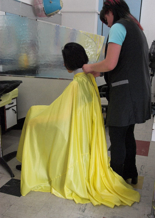 0003 AnjaS by Manuela Shampooing backward in mobile sink in very large cape