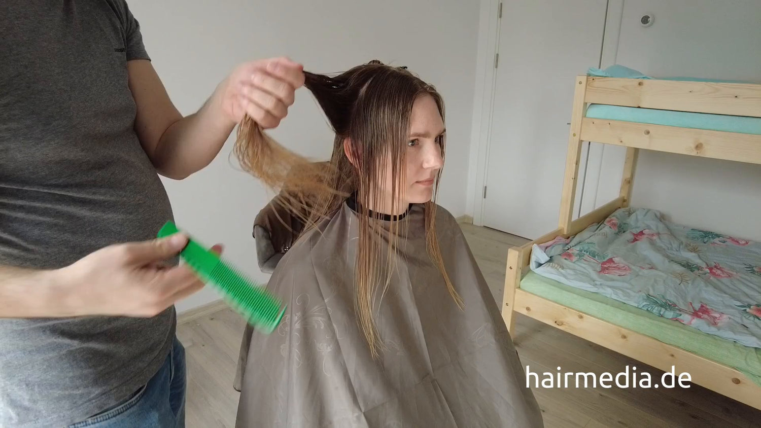 7204 Ukrainian hairdresser mobile in Europe