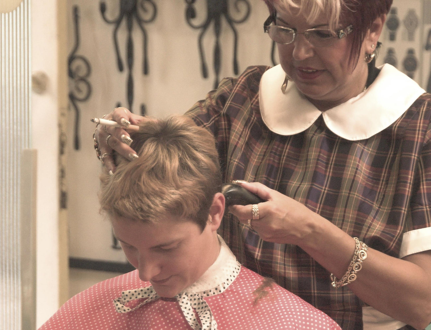 8041  Laura stepcut by smoking barberette