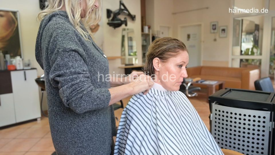 barberette in the chair