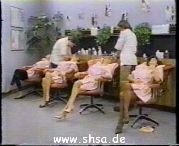 308 old 1980s salon backward shampooing
