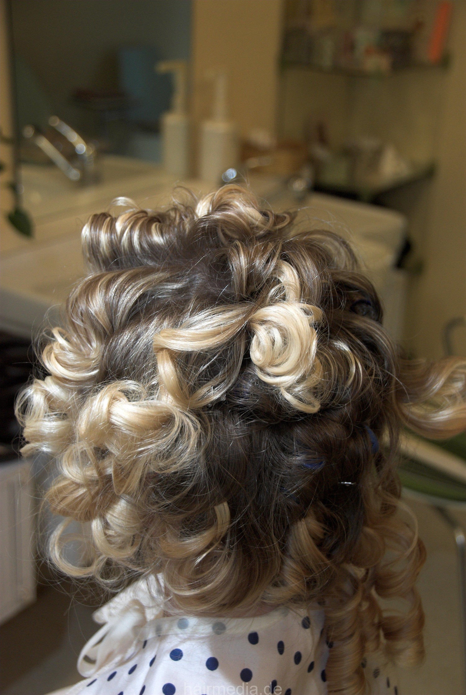 6064 KristinaS shampoo forward and wetset