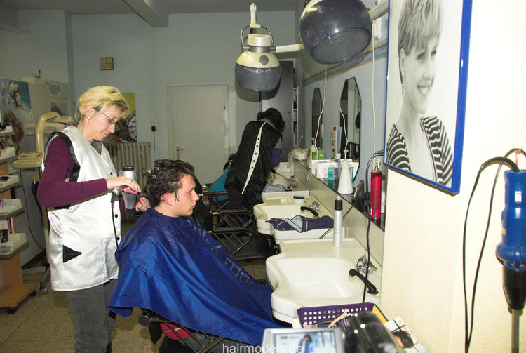 267 wash and blow long male hair