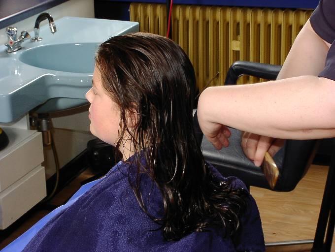 6071 EvaK shampoo and wetset