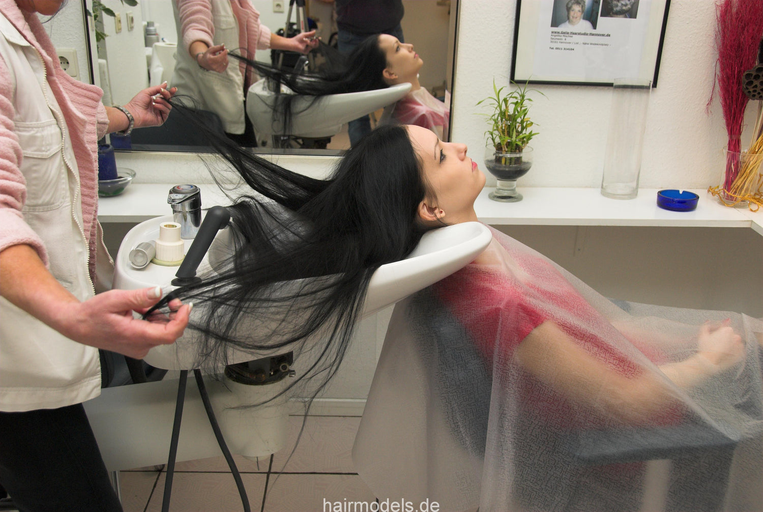 6036 VirginiaH shinycape Hannover wetset