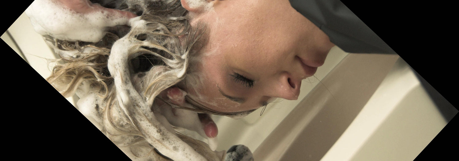 6059 KristinaB forward hairwash and wetset blond long hair