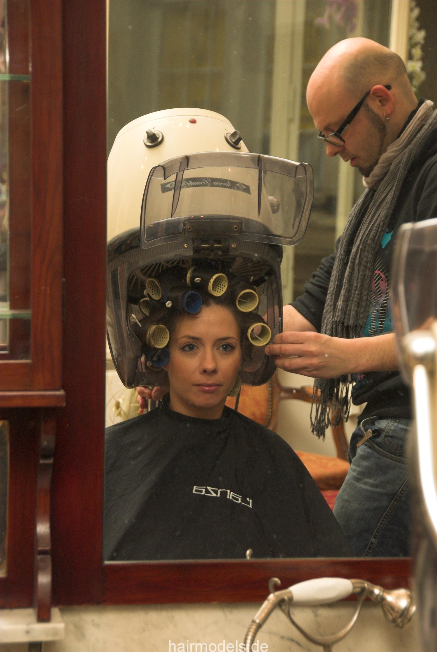 6045 MadeleineU shampoo and set by barber Leipzig Germany