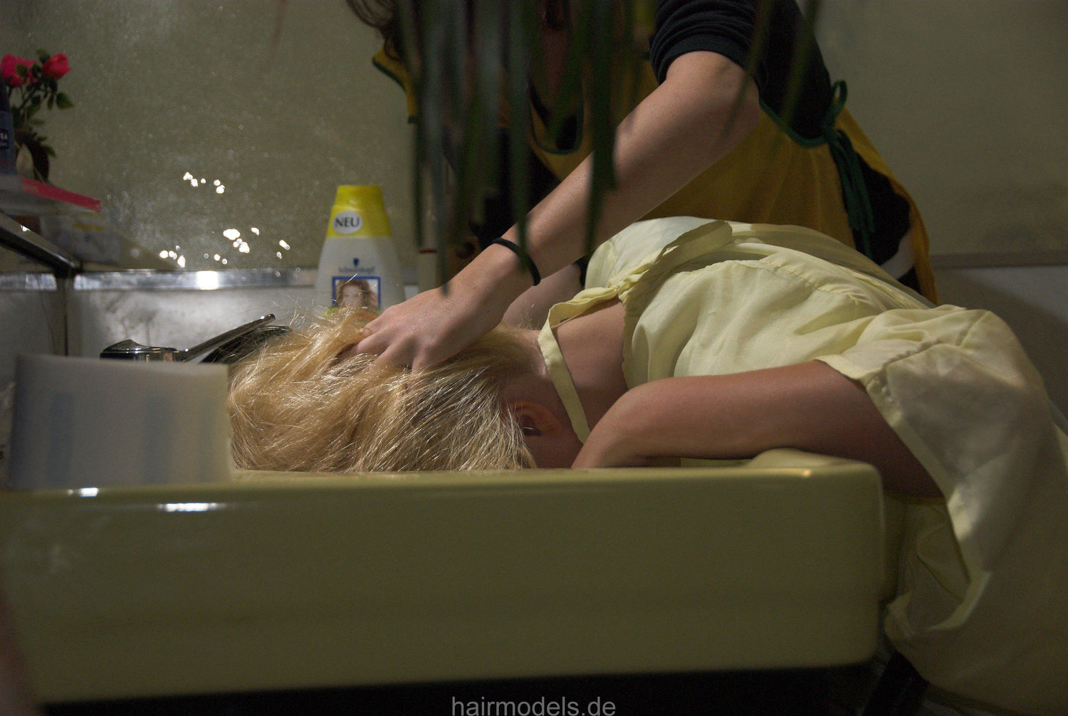 6002 Janice teen strong shampoo and set by Kathrin