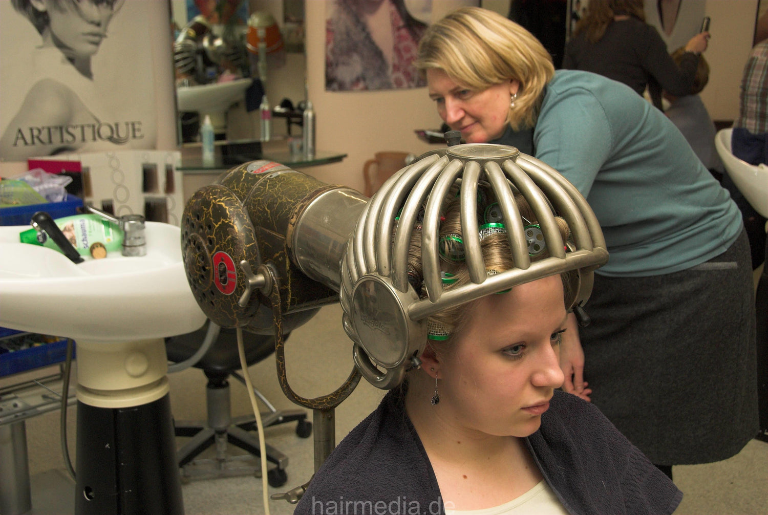 6105 chewing teens shampoo and wetset