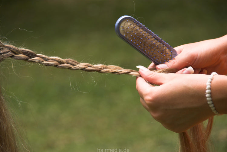 197 StefanieL longhair play, brush, braid, wash
