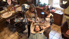 Load image into Gallery viewer, 9061 1 TatjanaR 4-hand backward wash salon shampooing in pvc shampoocape by EllenS and KristinaB