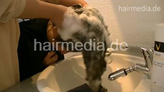 08083 Lara salon shampoo forward