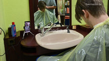 Laden Sie das Bild in den Galerie-Viewer, 2301 Lars 1 caping and asian shampooing by salonbarber