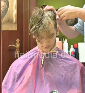 2301 Lars 1 caping and asian shampooing by salonbarber - vertical video
