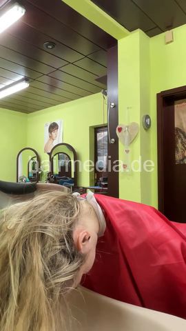 1050 250912 Emmi, teen forward shampoo and wetset, hooddryer by barber Livestream for download