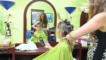 Cargar imagen en el visor de la galería, 1050 230723 private livestream MichelleH shampoo and cut by Leyla