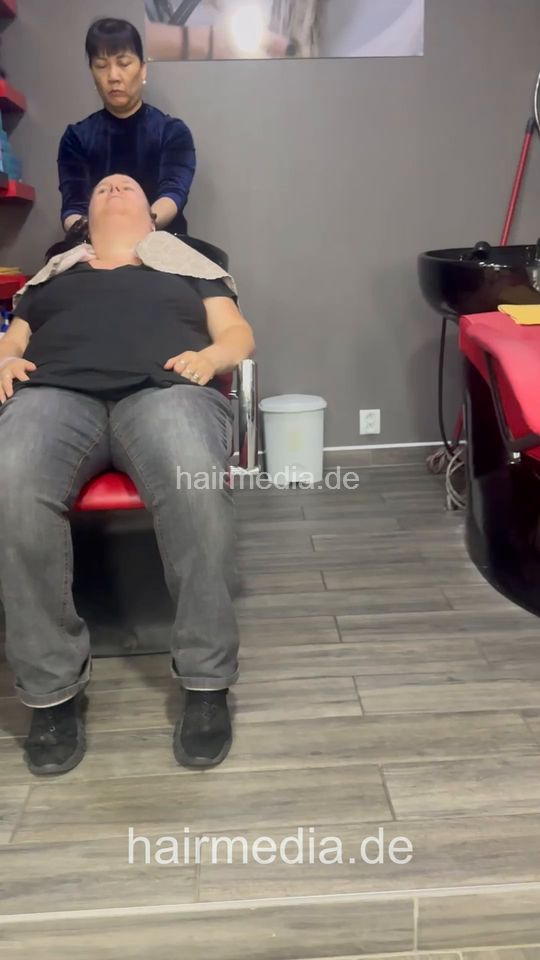 1269 Yvonne and Mike 250811 hairdresser