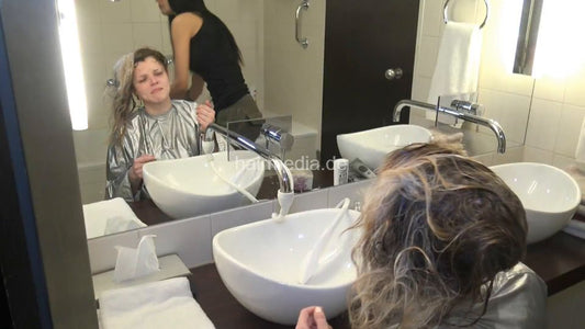 1579 Denis hotel bath shampoo