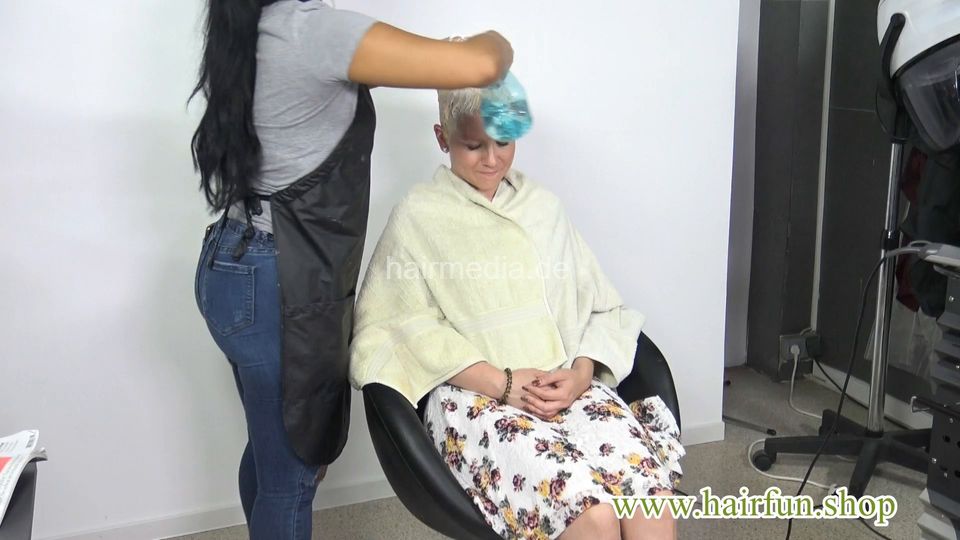 1606 Jenny upright shampoo fresh styled hair by Melody