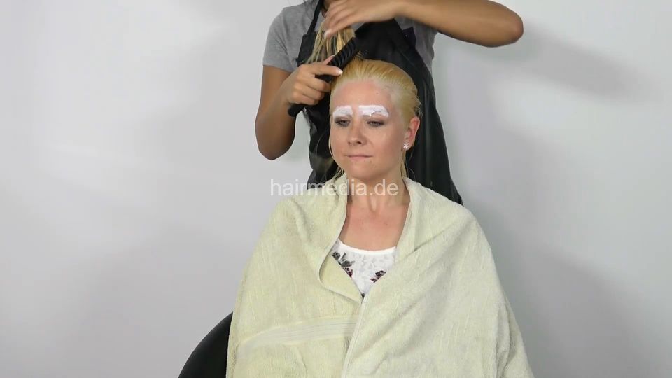 1606 Jenny wird rot gefärbt - going red by Melody