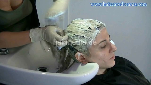 1610 Hasmik bleaching shampoo forward at backward station