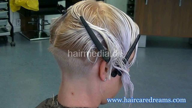 171016 Corina Salon Day by Grazia - dry haircut short bob
