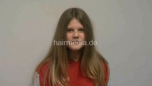 1902 young girl dramatical haircut and bleaching