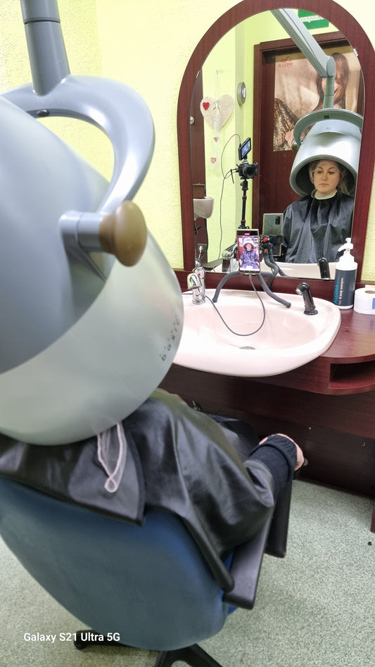 1050 241217 Barberette NadineD haircut  forwardshampoo wetset and serving clients in rollers  livestream