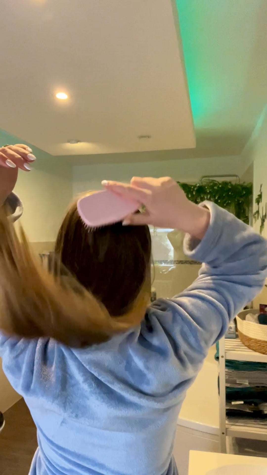 1076 Maika selfcasting long hair self shampooing and styling