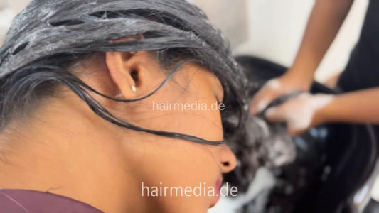 1242 250820 Niharika salon forward manner shampooing at backward station long hair