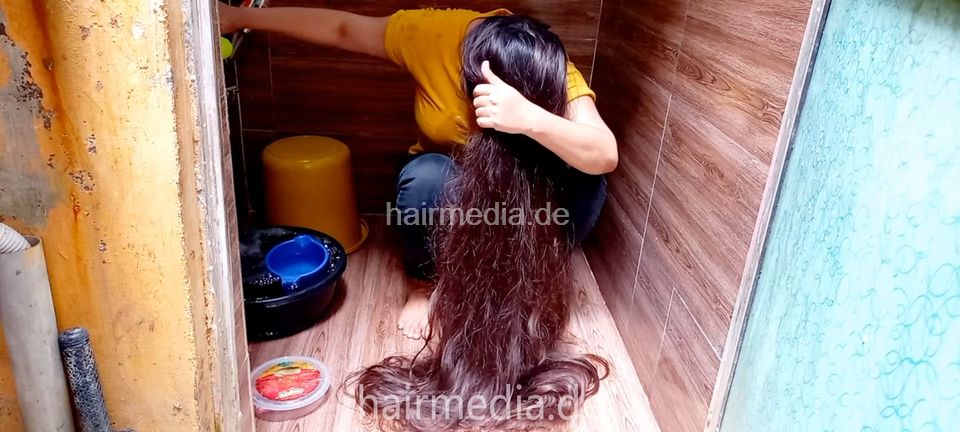 1242 250820 sweet hair washing self forward