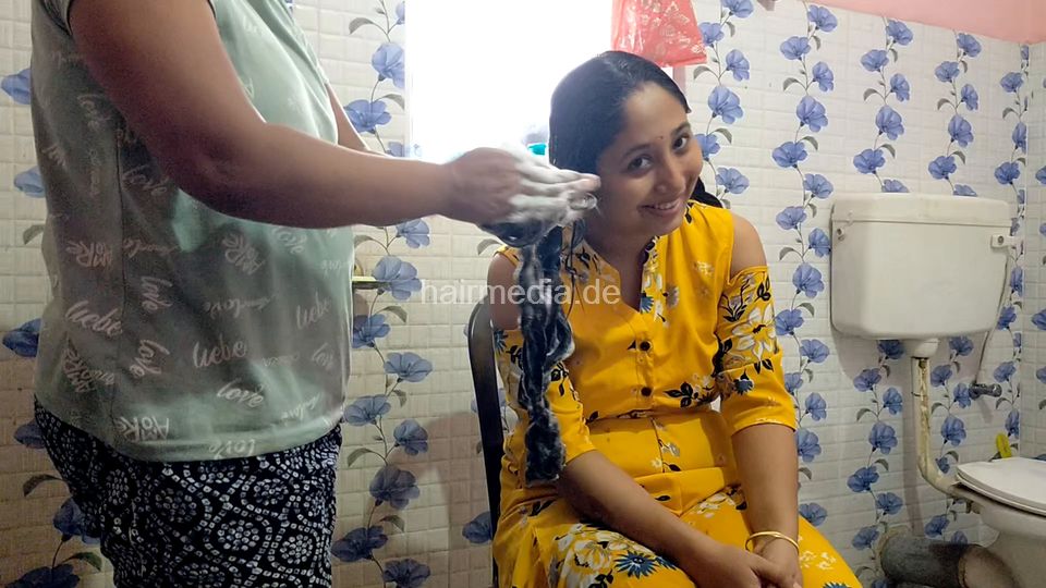 1242 250821 Moumita Bathroom hairwashing