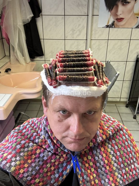 1269 Mike 251021 GDR Salon forward shampoo and perm by barber